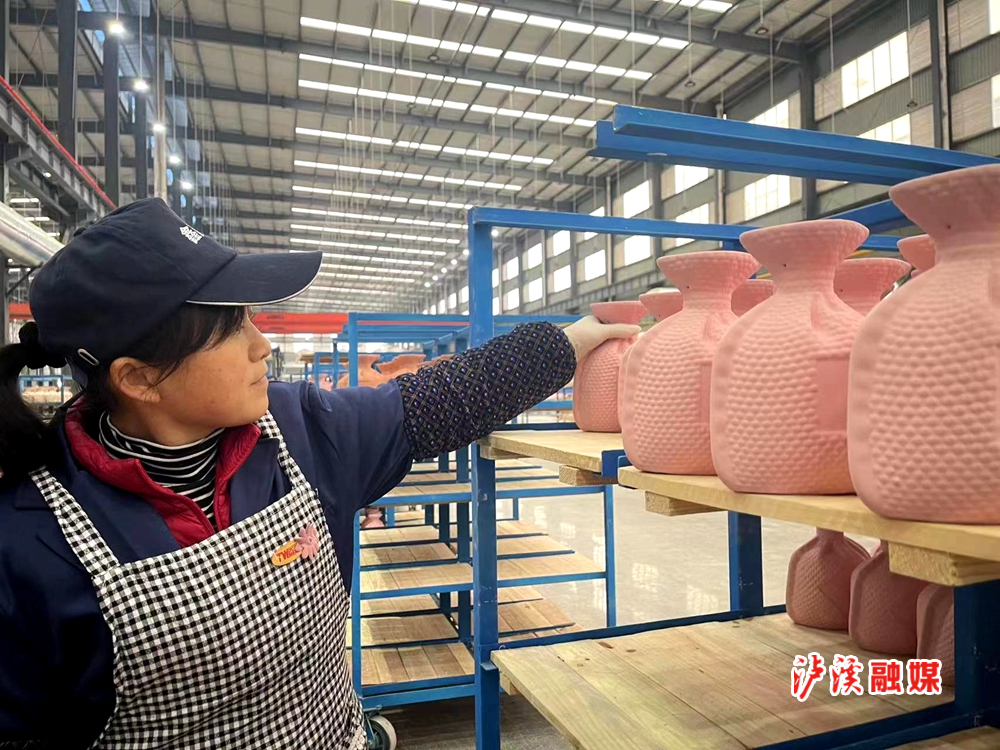 麻将糊了新年新气象：湖南鑫隆陶瓷新型陶瓷材料生产线项目一期全线调试(图1)