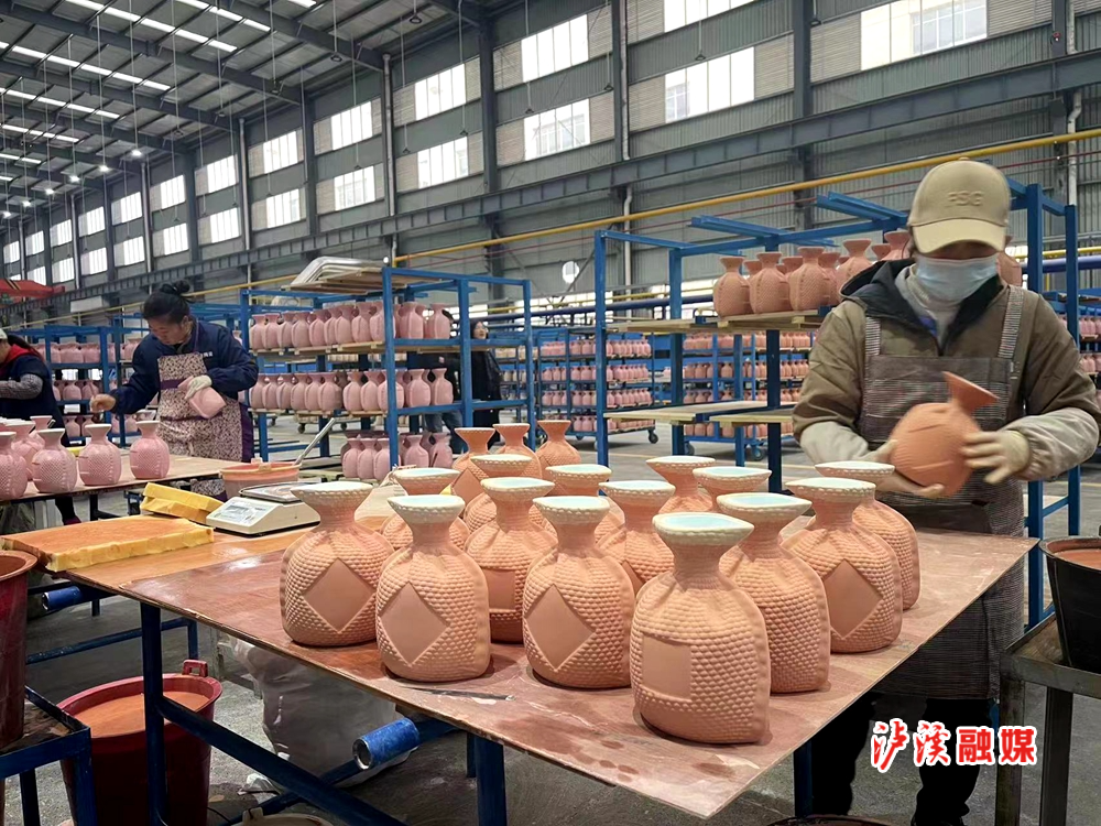 麻将糊了新年新气象：湖南鑫隆陶瓷新型陶瓷材料生产线项目一期全线调试(图2)