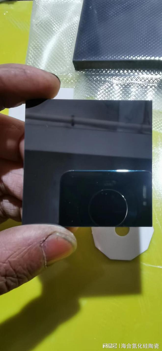 高纯热压碳化硅陶瓷作为无机非金属材料具有显著的高抗折弯性能(图1)