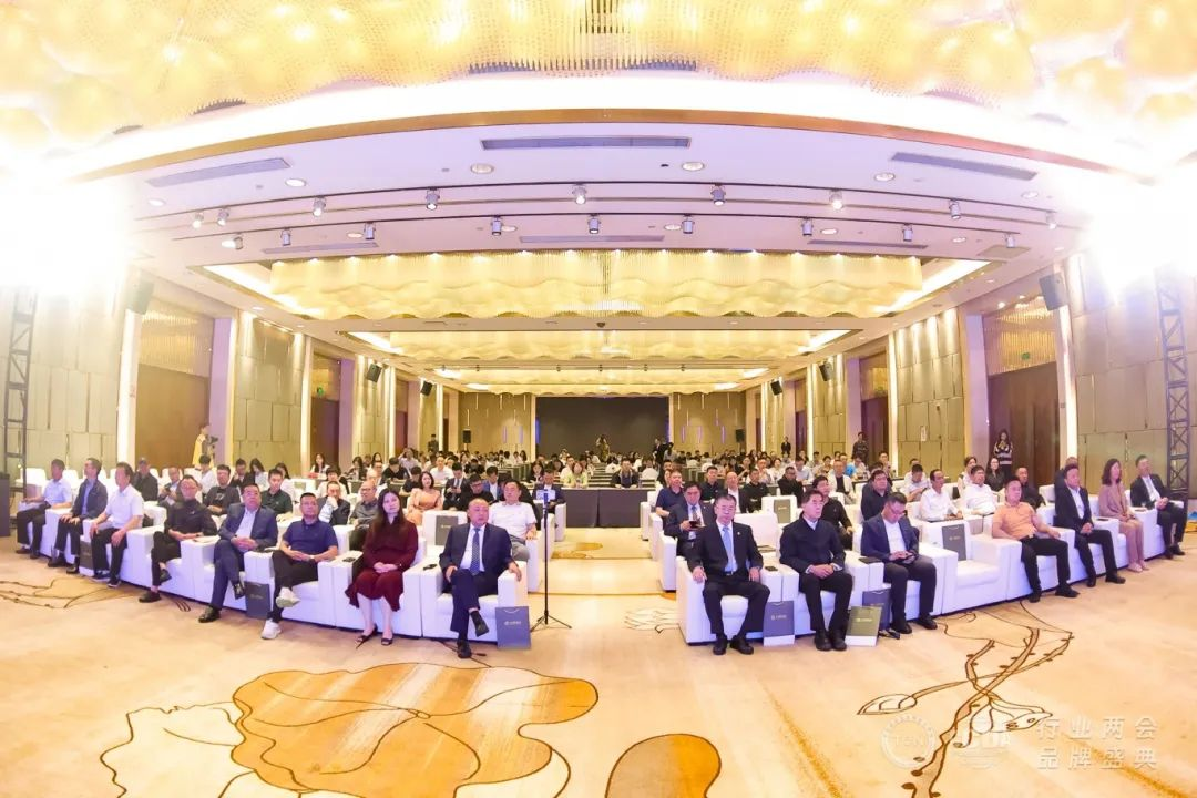 金意陶获“陶瓷品牌TOP10”“岩板品牌TOP10”等三项大奖(图1)
