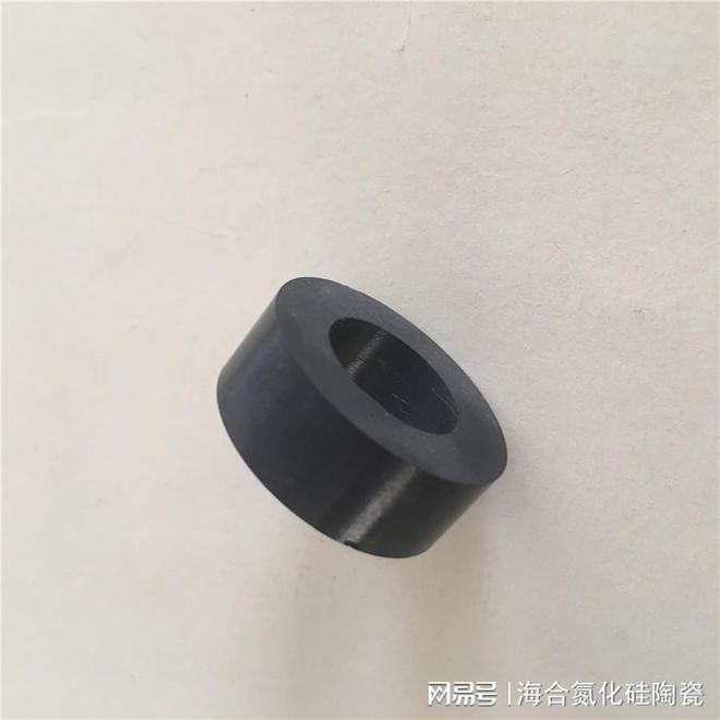 黑灰色高温耐磨损氮化硅陶瓷平衡盘加工的重要性与挑战(图1)