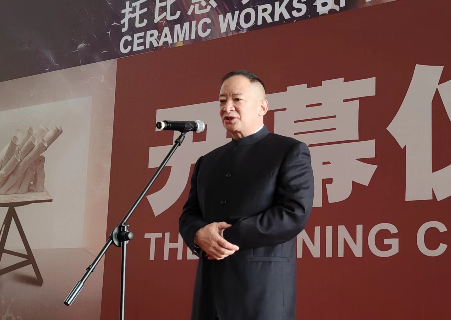 跨越文化边界的对话 托比恩·克瓦思博与袁海龙陶瓷作品联展在济开幕(图4)