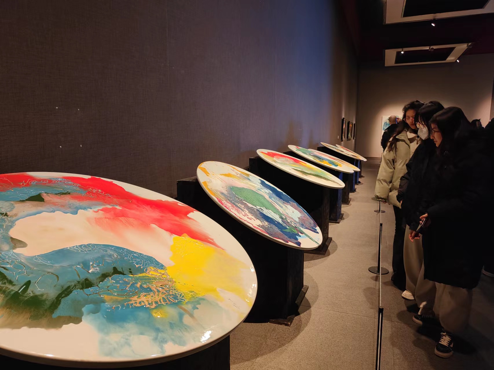 跨越文化边界的对话 托比恩·克瓦思博与袁海龙陶瓷作品联展在济开幕(图8)